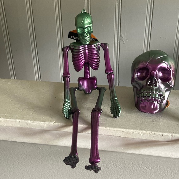 Set of 3- 2-18” Metallic Finish Purple/Green Hanging Skeltons & Skull Decoration - Picture 8 of 17